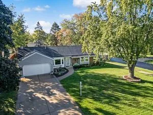 $399,999 | 332 El Paso Lane, Carol Stream, IL 60188