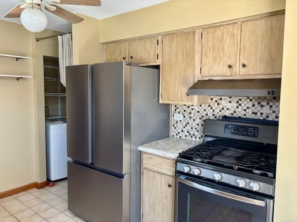 $399,999 | 332 El Paso Lane, Carol Stream, IL 60188