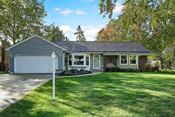 $399,999 | 332 El Paso Lane, Carol Stream, IL 60188