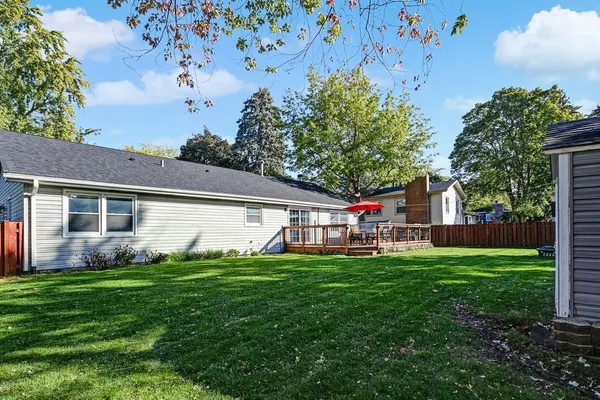 $399,999 | 332 El Paso Lane, Carol Stream, IL 60188