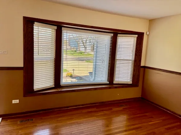 $399,999 | 332 El Paso Lane, Carol Stream, IL 60188
