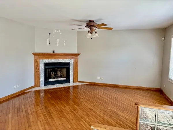 $399,999 | 332 El Paso Lane, Carol Stream, IL 60188
