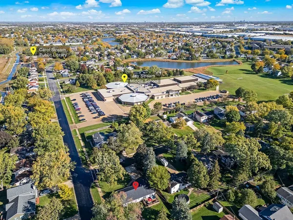 $399,999 | 332 El Paso Lane, Carol Stream, IL 60188