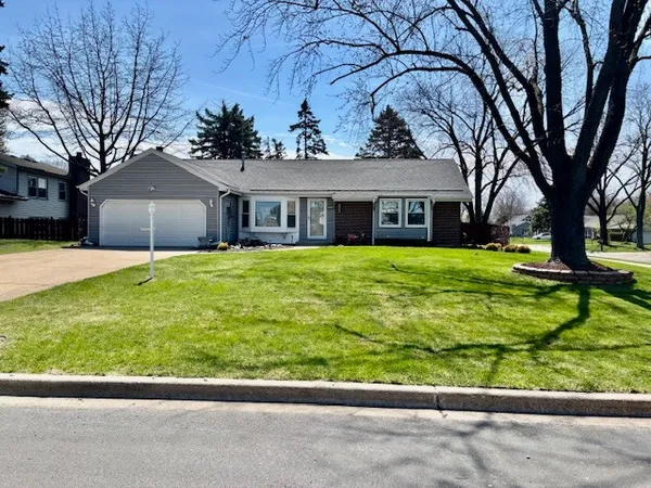 $399,999 | 332 El Paso Lane, Carol Stream, IL 60188