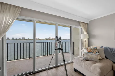 $399,000 | 801 Lake Shore Drive, Unit 807, Lake Park, FL 33403