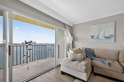 $399,000 | 801 Lake Shore Drive, Unit 807, Lake Park, FL 33403