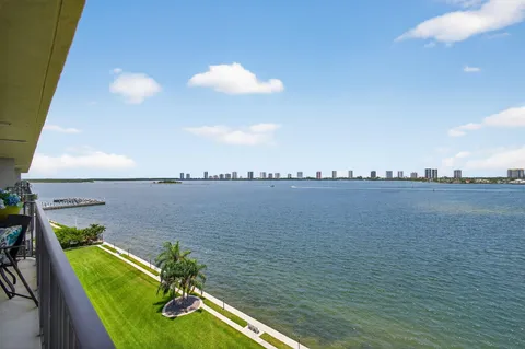 $399,000 | 801 Lake Shore Drive, Unit 807, Lake Park, FL 33403