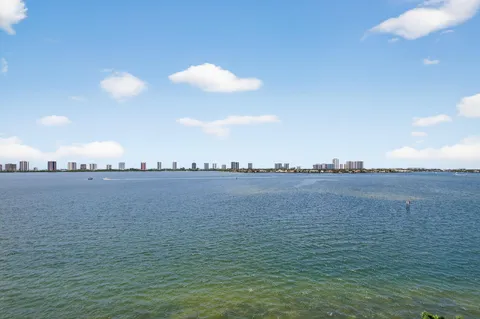$399,000 | 801 Lake Shore Drive, Unit 807, Lake Park, FL 33403