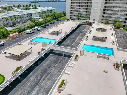 $399,000 | 801 Lake Shore Drive, Unit 807, Lake Park, FL 33403