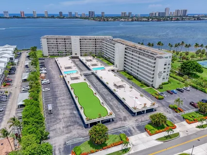 $399,000 | 801 Lake Shore Drive, Unit 807, Lake Park, FL 33403