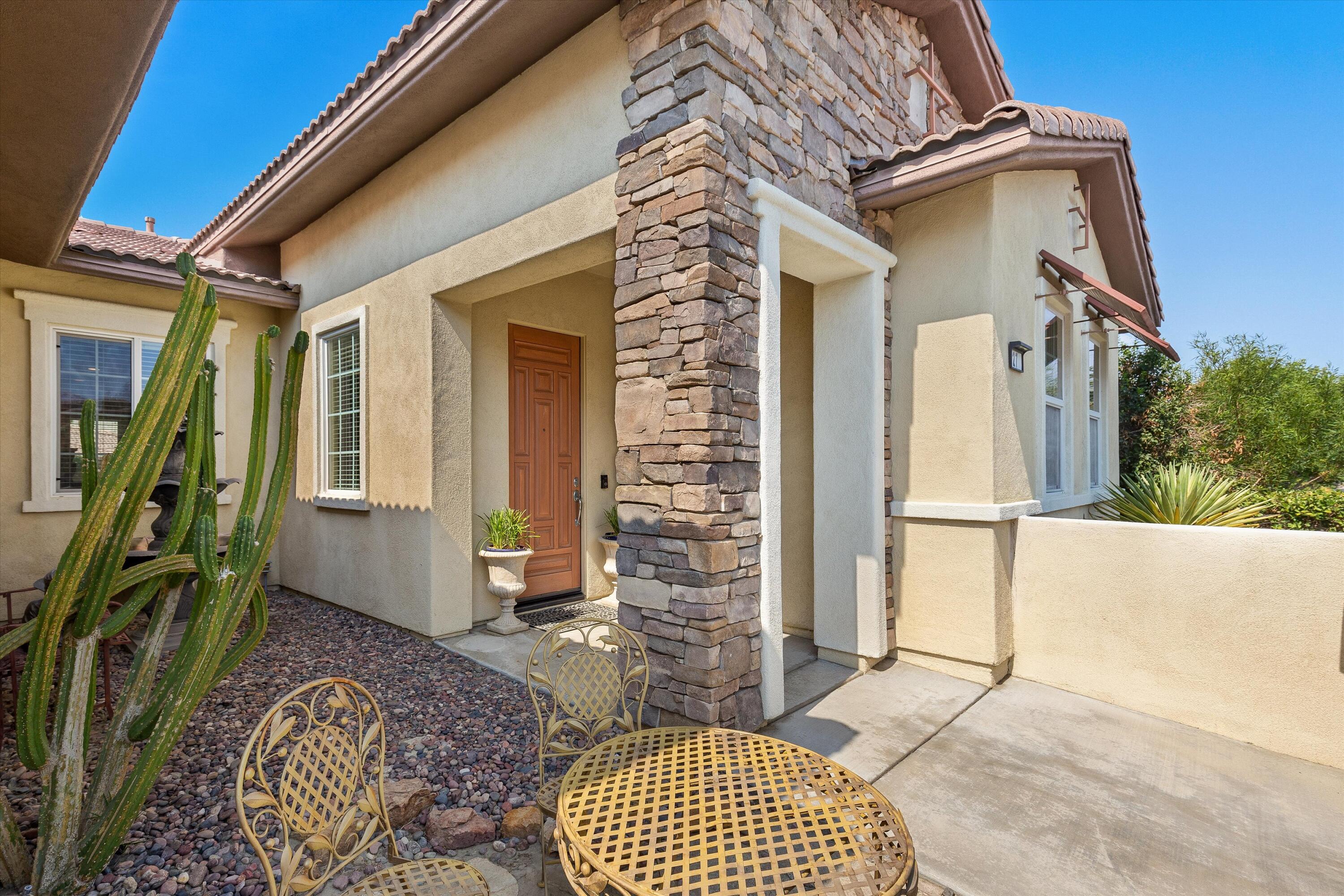 27 Via Del Maricale Rancho Mirage, CA 92270 - Photo 3 of 52 a view of entryway with a rug