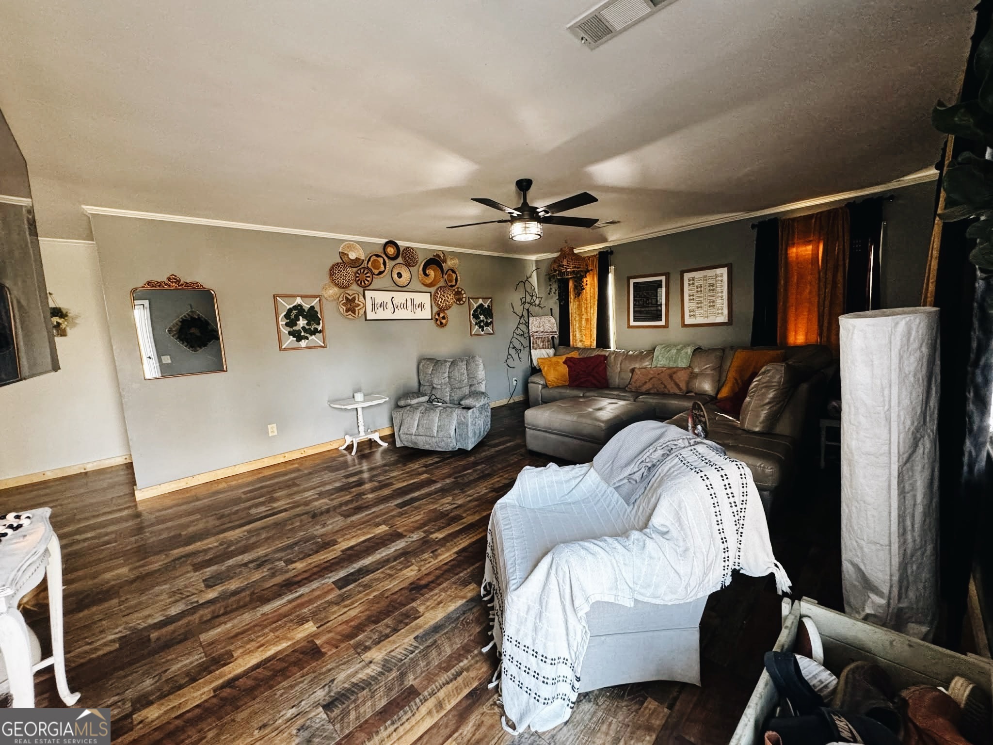406 West 3rd Street Vidalia, GA 30474 - Photo 5 of 10 a living room with furniture and a flat screen tv