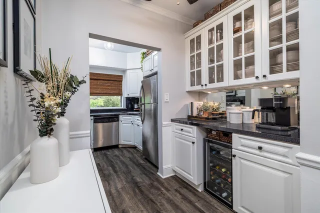 $290,000 | 261 Central Avenue, Unit E4, Lawrence, NY 11559