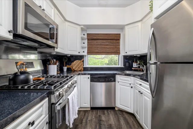 $290,000 | 261 Central Avenue, Unit E4, Lawrence, NY 11559