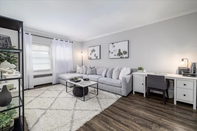 $290,000 | 261 Central Avenue, Unit E4, Lawrence, NY 11559