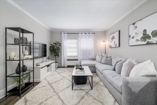 $290,000 | 261 Central Avenue, Unit E4, Lawrence, NY 11559