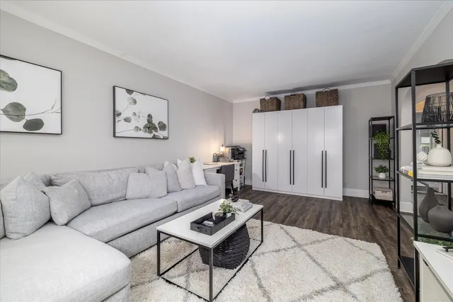 $290,000 | 261 Central Avenue, Unit E4, Lawrence, NY 11559