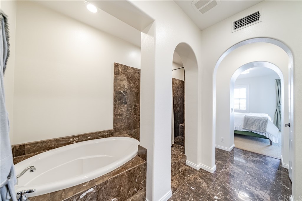 37 Mandria Newport Coast, CA 92657 - Photo 37 of 53 Soaking tub