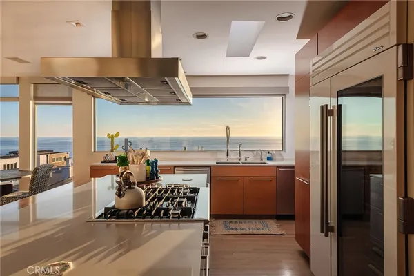 $11,995,000 | 121 16th Street, Manhattan Beach, CA 90266