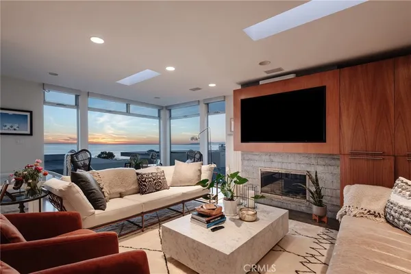 $11,995,000 | 121 16th Street, Manhattan Beach, CA 90266