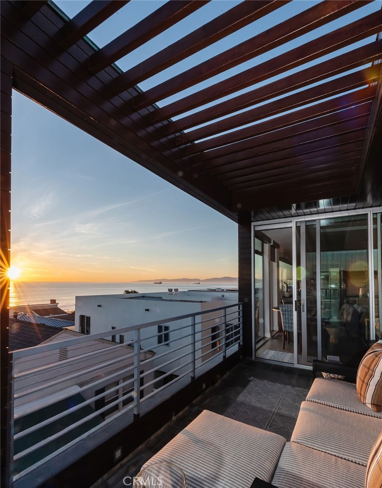 121 16th Street Manhattan Beach, CA 90266 - Photo 33 of 39 a view of a balcony with city view