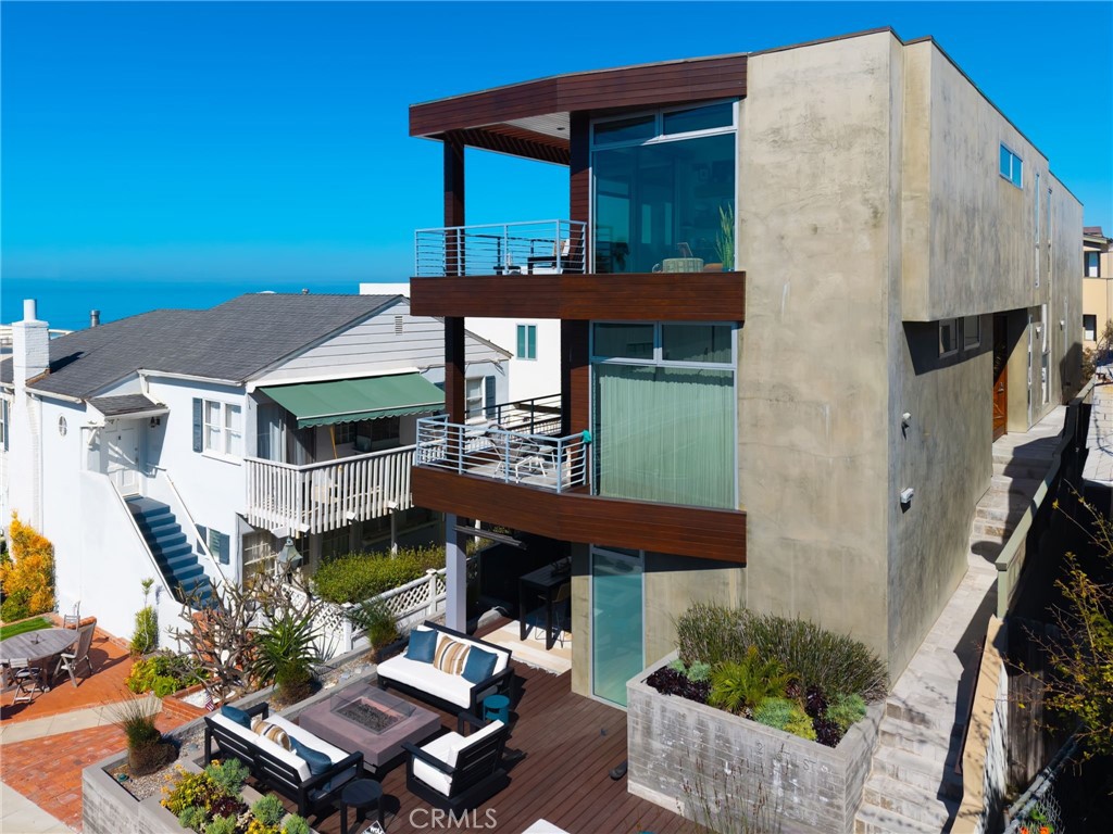 121 16th Street Manhattan Beach, CA 90266 - Photo 39 of 39 an aerial view of a house with table and chairs