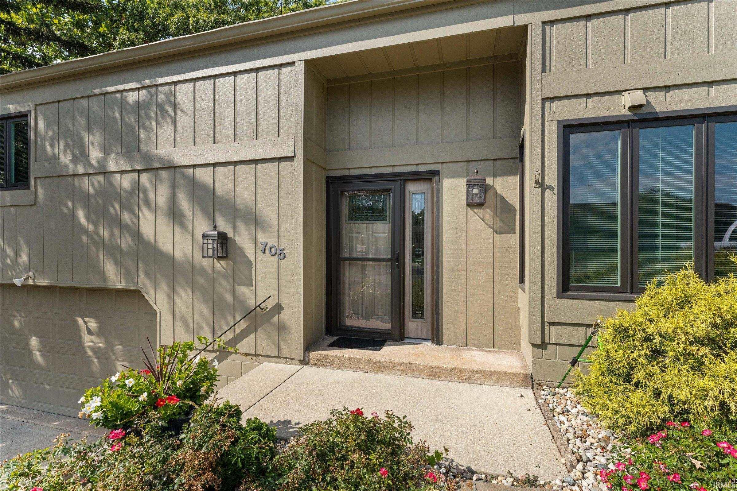 705 Vistula Terrace, Unit 1 Mishawaka, IN 46544 - Photo 3 of 33 Gallery Image 3