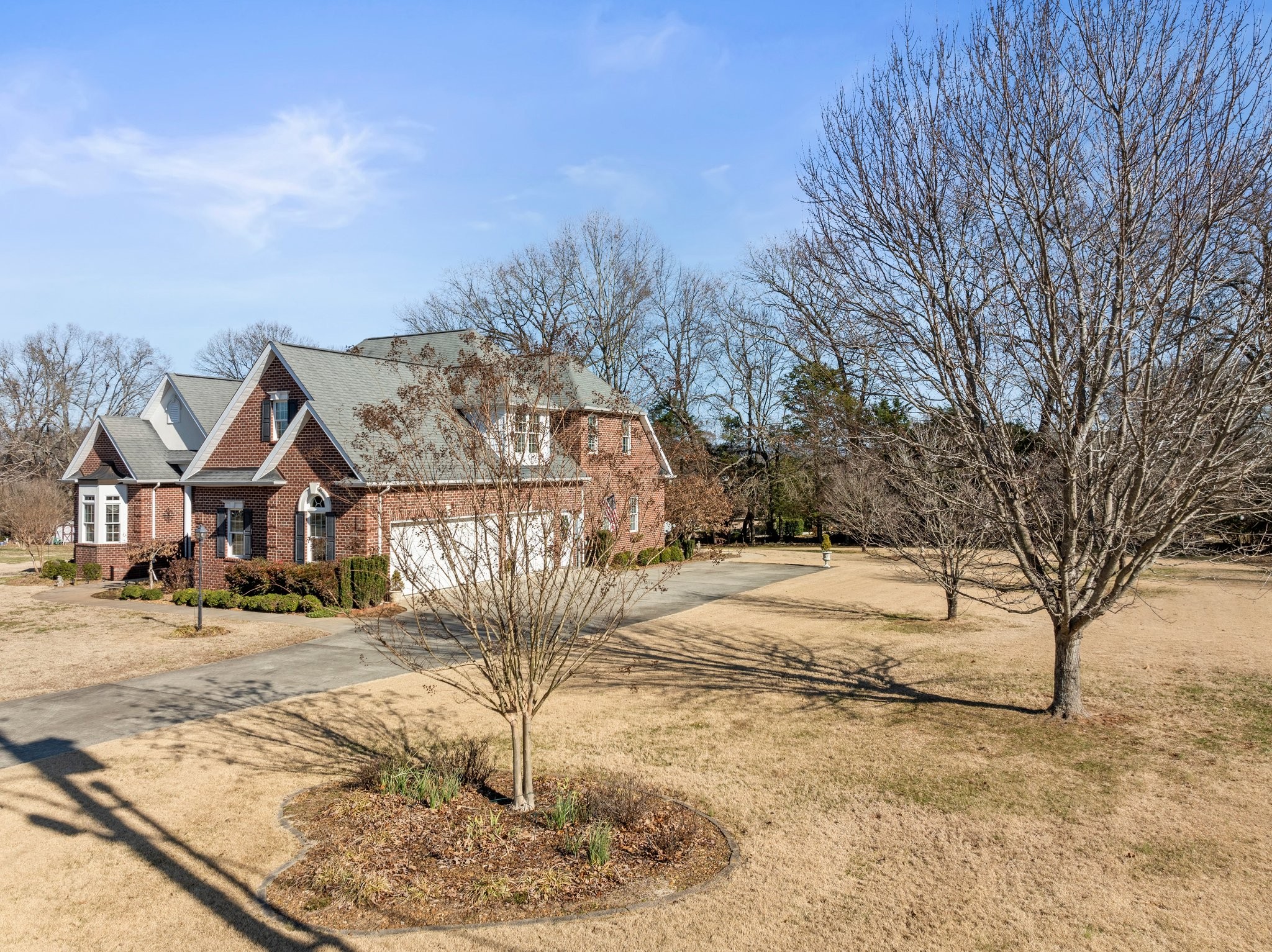 337 Pickney Road Winchester, TN 37398 - Photo 34 of 44 a view of a town with large trees