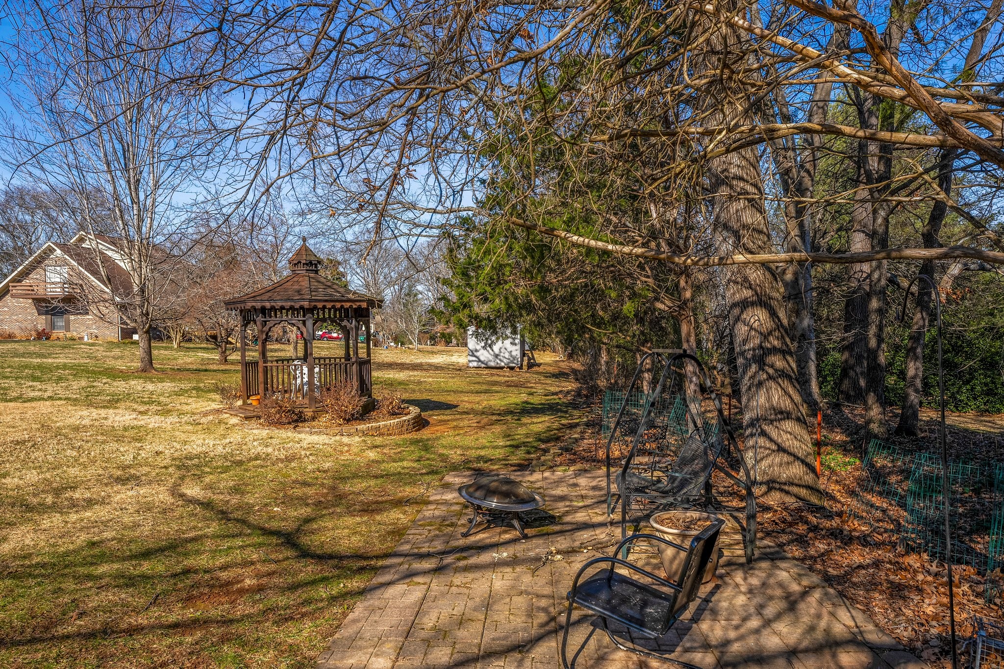 337 Pickney Road Winchester, TN 37398 - Photo 43 of 44 a swimming pool with outdoor seating and yard