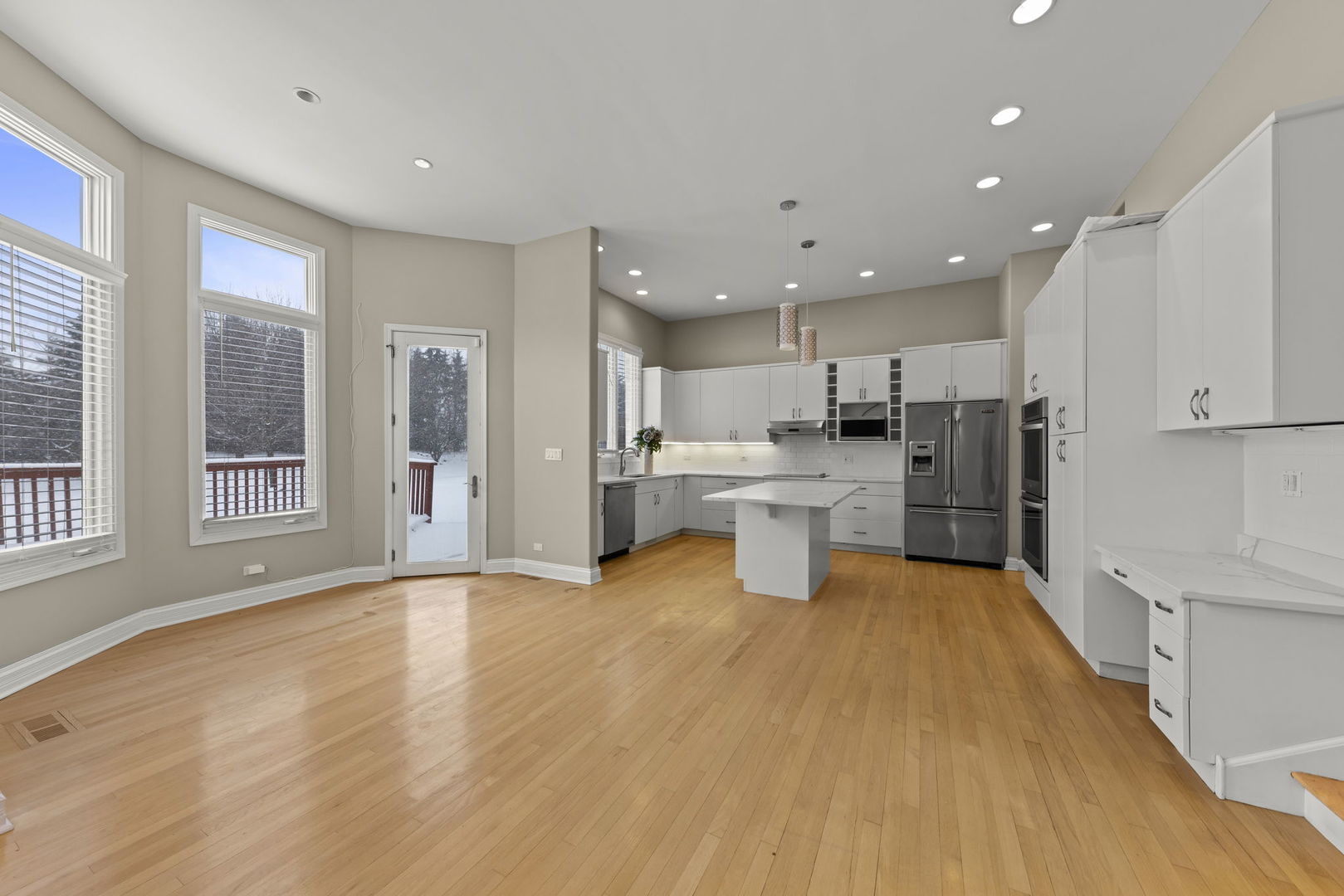 1663 Pebble Beach Way Vernon Hills, IL 60061 - Photo 10 of 40 a view of kitchen with wooden floor
