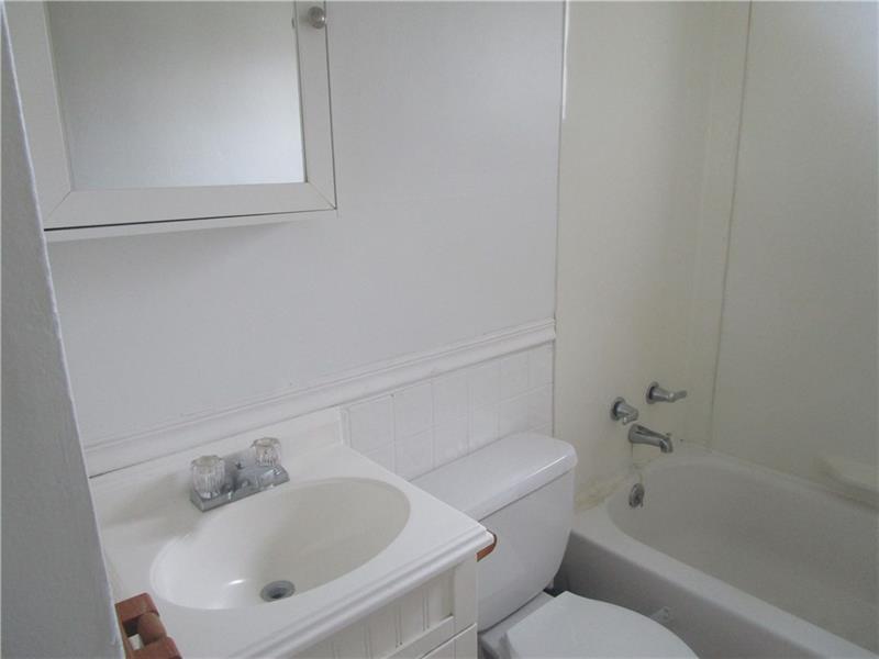 112 Dutchtown Road Butler, PA 16002 - Photo 8 of 16 1st floor full Bath