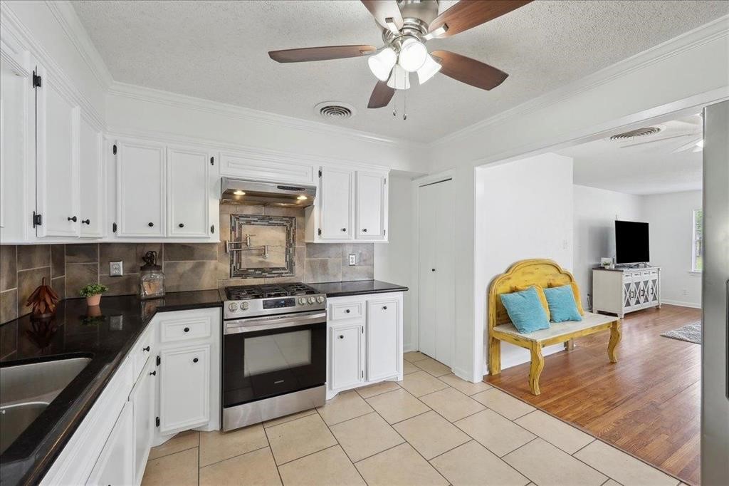 253 Hampton Lane Beaumont, TX 77707 - Photo 13 of 32