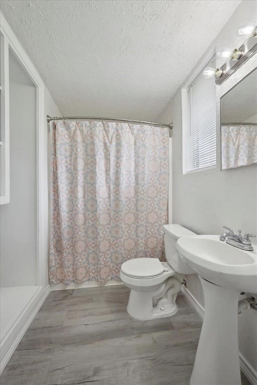 253 Hampton Lane Beaumont, TX 77707 - Photo 15 of 33 a bathroom with a sink toilet and a mirror