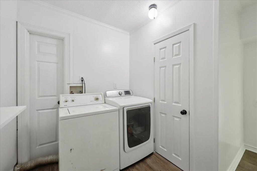 253 Hampton Lane Beaumont, TX 77707 - Photo 24 of 33 a utility room with dryer and washer