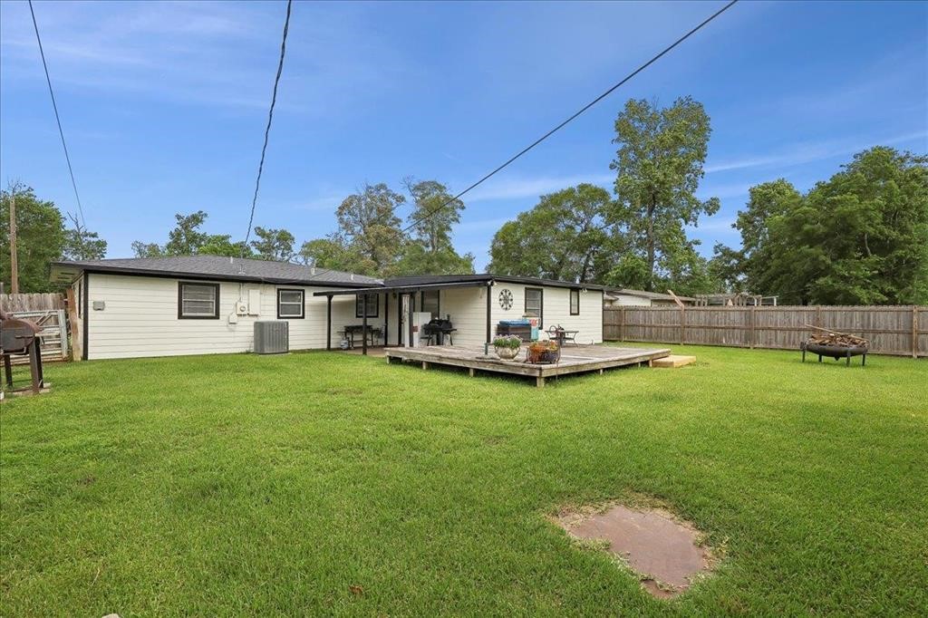 253 Hampton Lane Beaumont, TX 77707 - Photo 25 of 33 a view of a house with backyard and sitting area