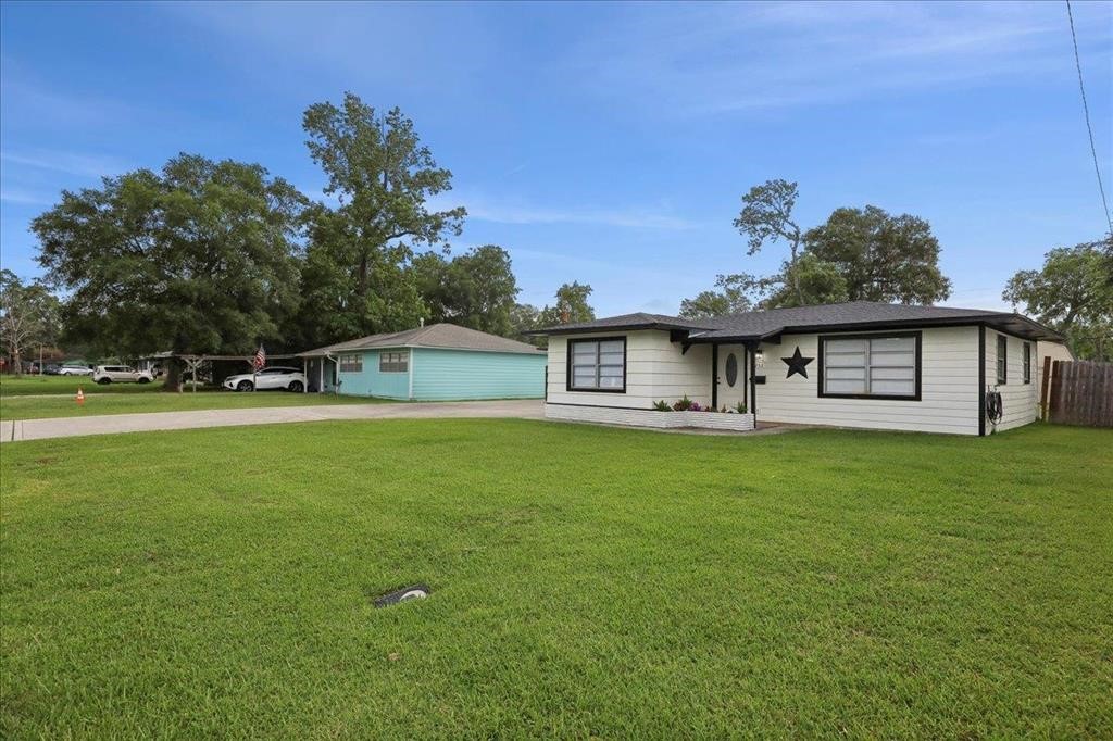 253 Hampton Lane Beaumont, TX 77707 - Photo 4 of 32