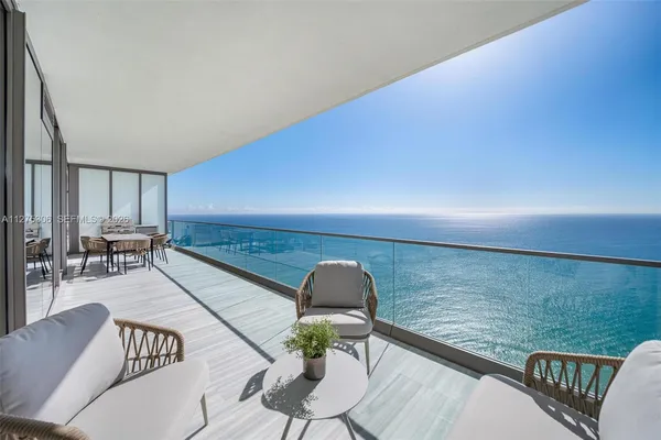 $31,500 | 18975 Collins Avenue, Unit 3802, Sunny Isles Beach, FL 33160