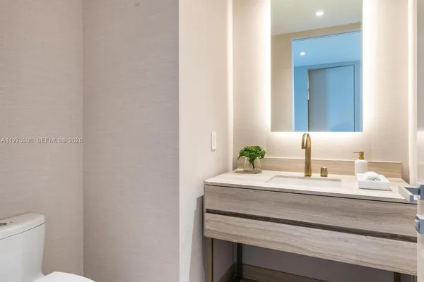 $31,500 | 18975 Collins Avenue, Unit 3802, Sunny Isles Beach, FL 33160