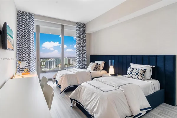 $31,500 | 18975 Collins Avenue, Unit 3802, Sunny Isles Beach, FL 33160