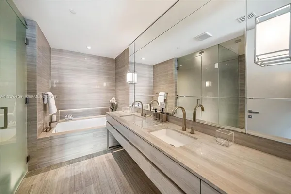 $31,500 | 18975 Collins Avenue, Unit 3802, Sunny Isles Beach, FL 33160