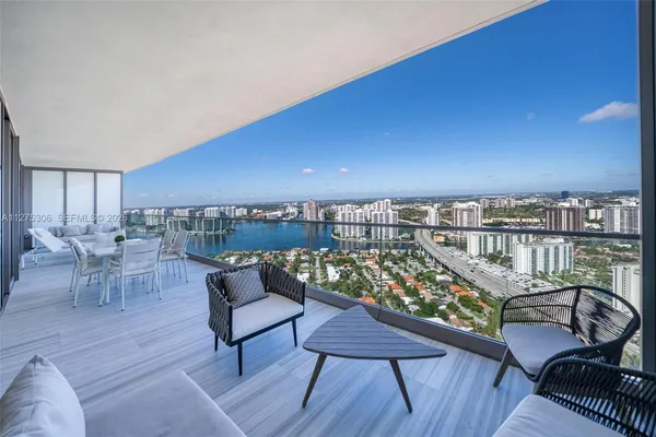 $31,500 | 18975 Collins Avenue, Unit 3802, Sunny Isles Beach, FL 33160