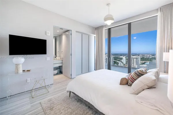 $31,500 | 18975 Collins Avenue, Unit 3802, Sunny Isles Beach, FL 33160