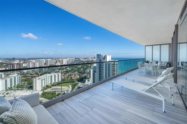$31,500 | 18975 Collins Avenue, Unit 3802, Sunny Isles Beach, FL 33160