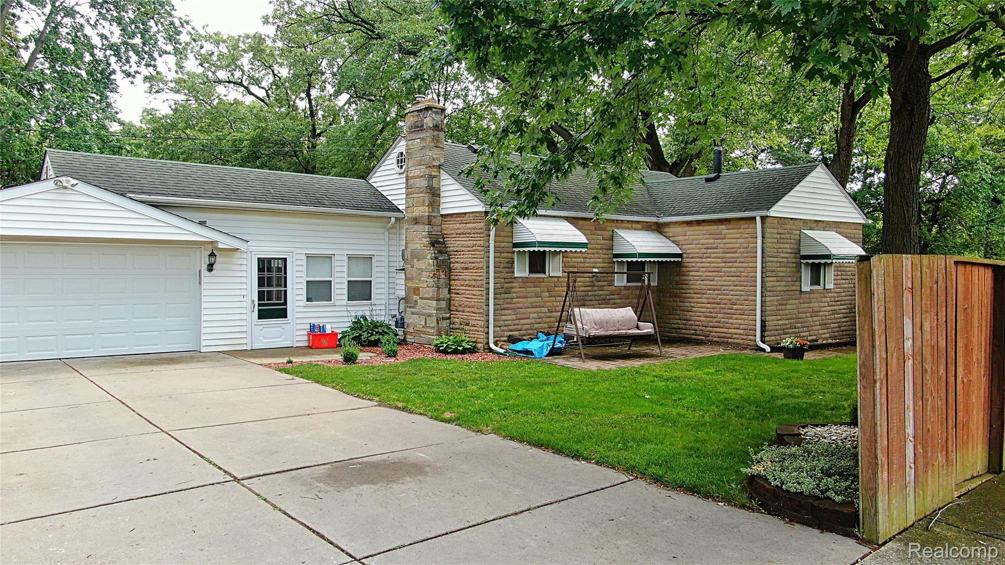 14190 Stark Road Livonia, MI 48154 - Photo 6 of 55 DJI_0389_InPixio.jpg