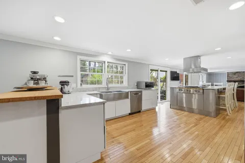 $1,375,000 | 9004 Copenhaver Drive, Potomac, MD 20854