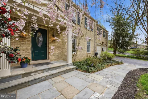 $1,375,000 | 9004 Copenhaver Drive, Potomac, MD 20854