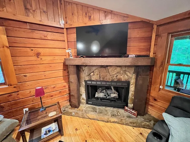 $525,000 | 450 Mull Valley Road, Morganton, GA 30560