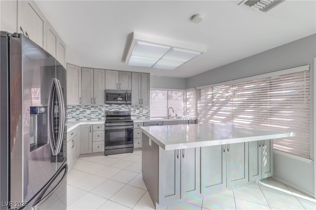 4810 Summerhill Road Las Vegas, NV 89121 - Photo 11 of 36 Gallery Image 11
