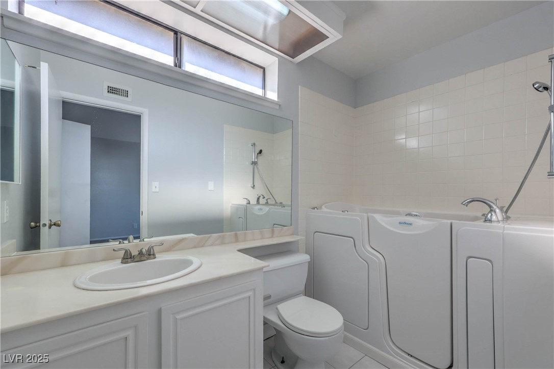 4810 Summerhill Road Las Vegas, NV 89121 - Photo 22 of 36 Upgraded Walk-in Tub