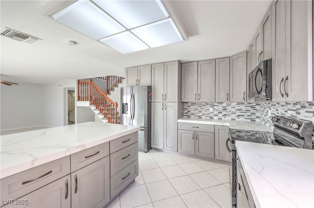 4810 Summerhill Road Las Vegas, NV 89121 - Photo 10 of 36 Gallery Image 10